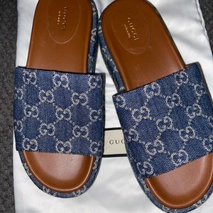 Women authentic Gucci platform slides worn once , great condition